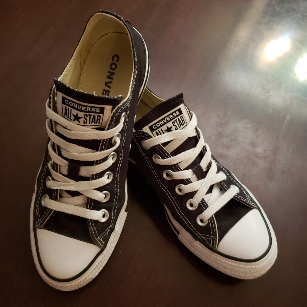 Converse unisex size womens 7/ mens 5